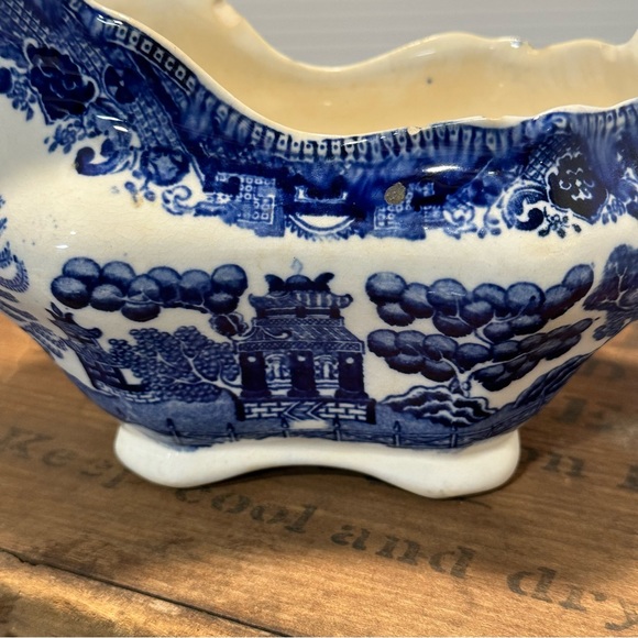 Buffalo Pottery Blue Willow Gravy Boat- Antique Semi-vitreous 1911 - Picture 11 of 12